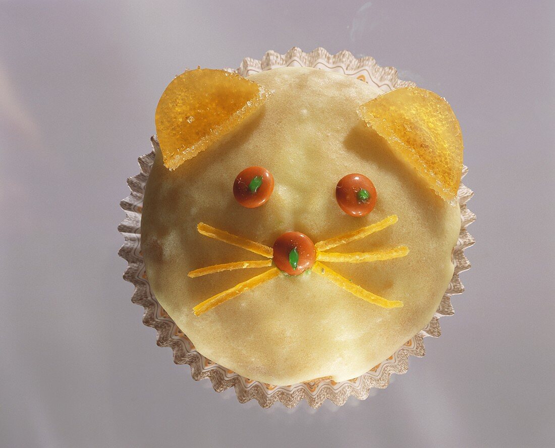 Decorated muffin (cat's face)