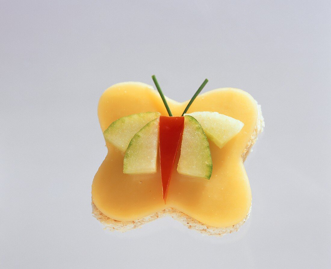 Butterfly-shaped open cheese sandwich with pepper & cucumber