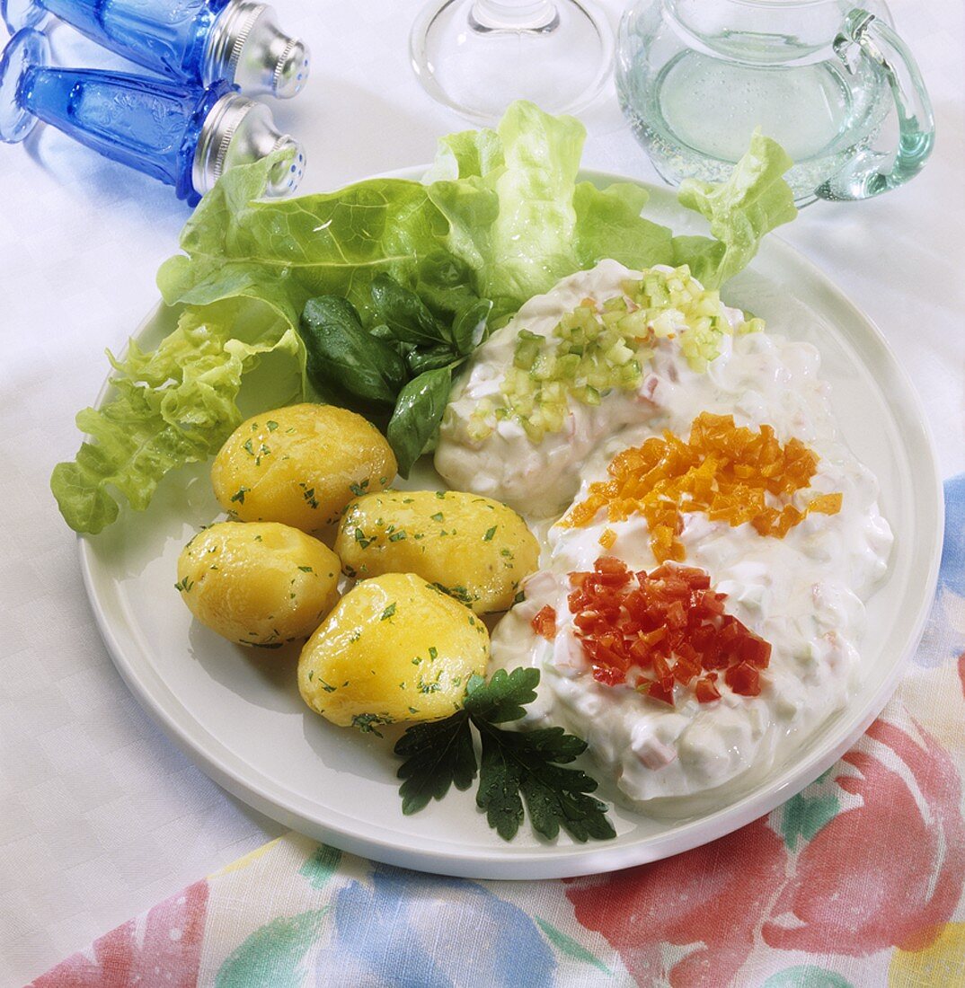Quark with vegetables and boiled potatoes