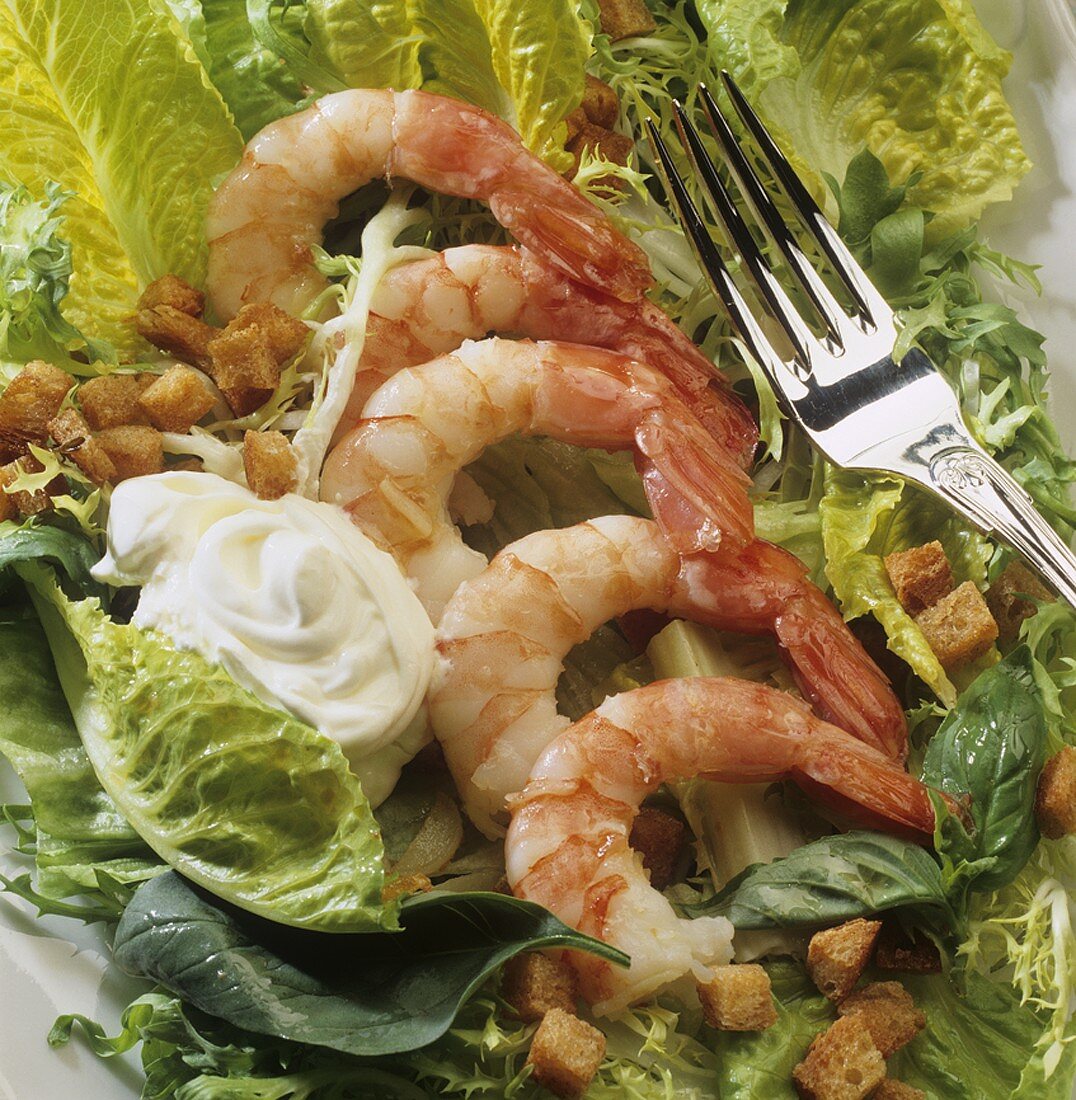 Salad leaves with prawns, croutons and garlic mayonnaise