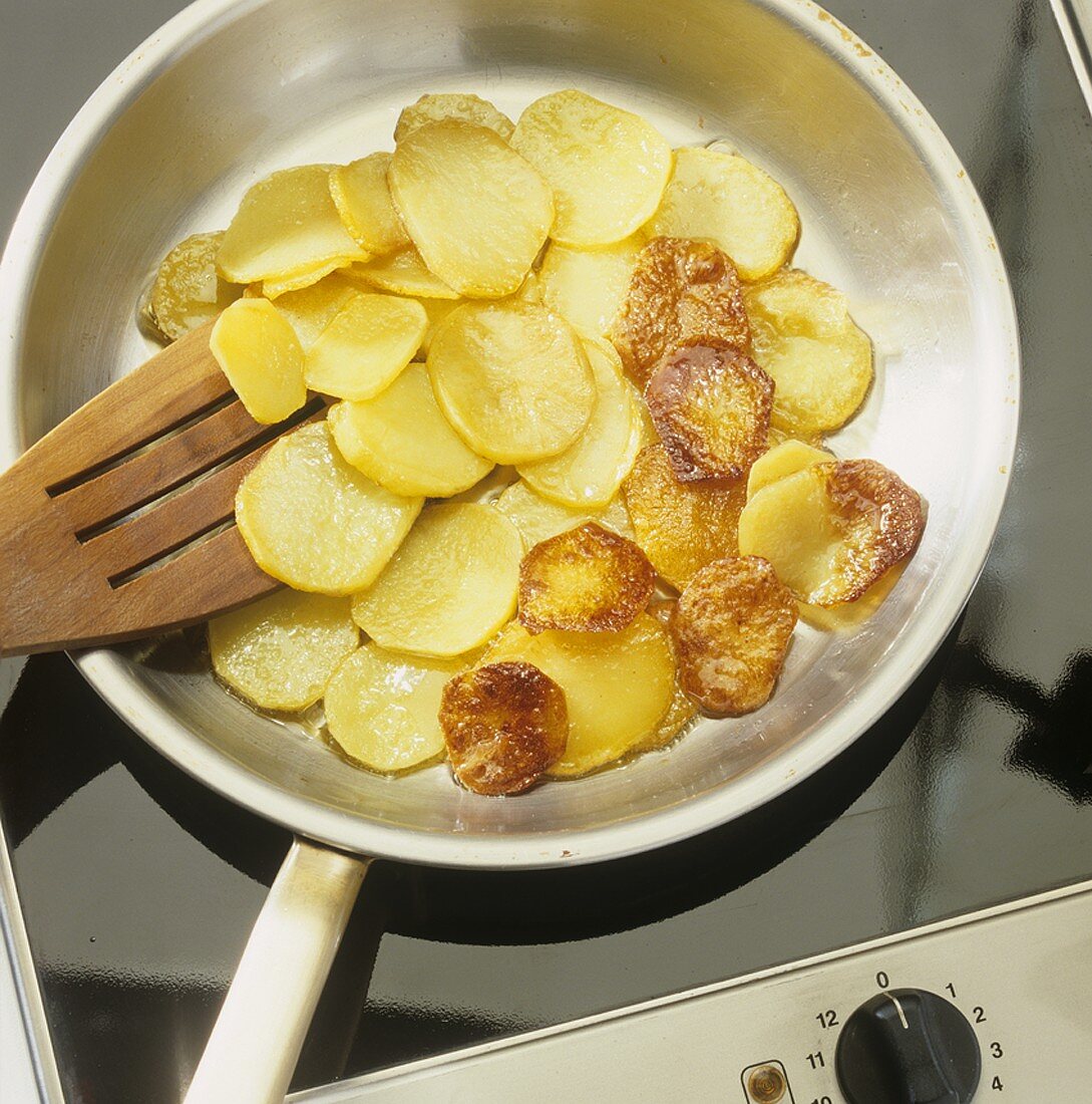 Bratkartoffeln (Kartoffeln in der Pfanne braten)