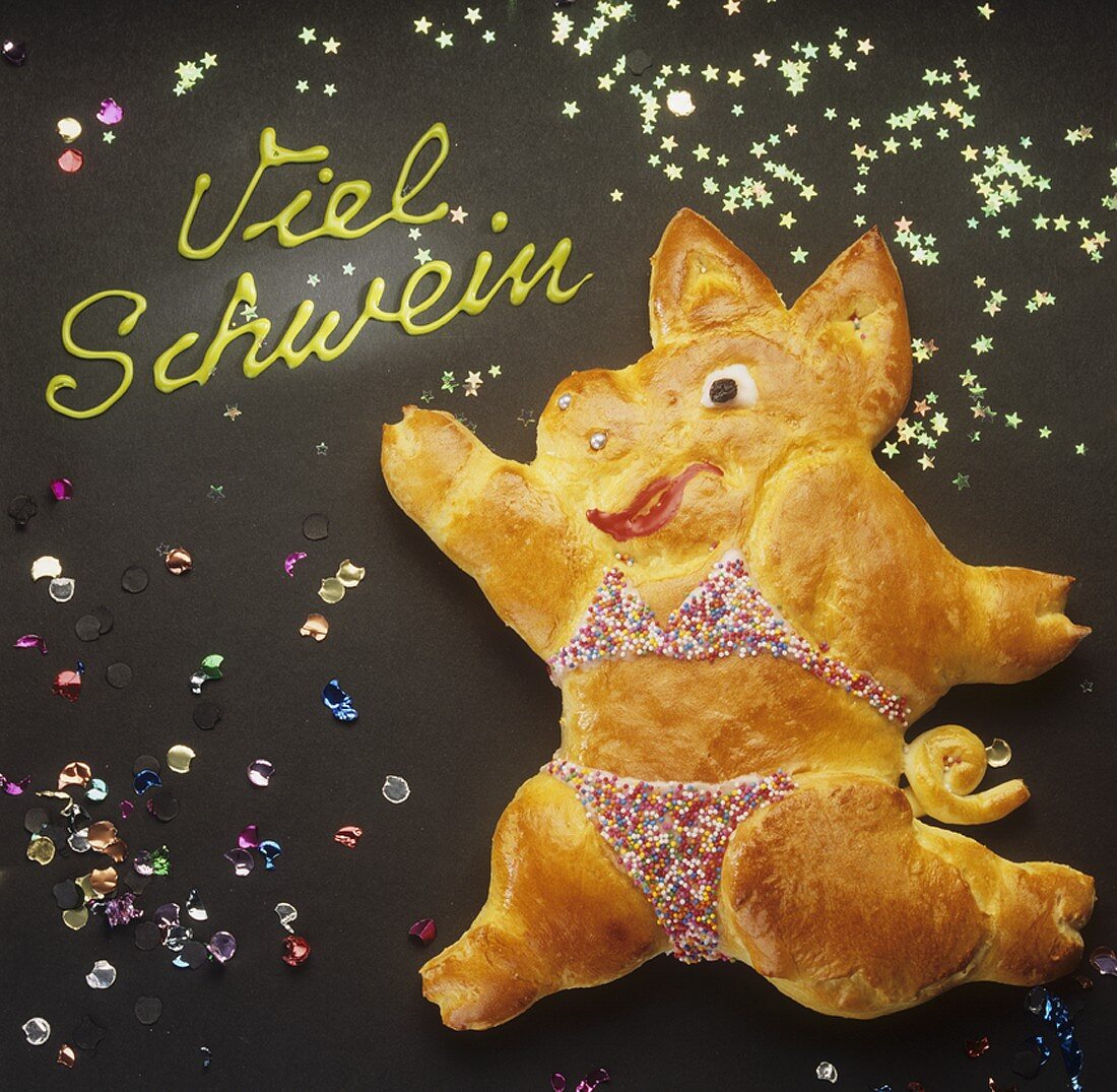 Baked pig (bread dough), the words 'Viel Schwein' (New Year wish)