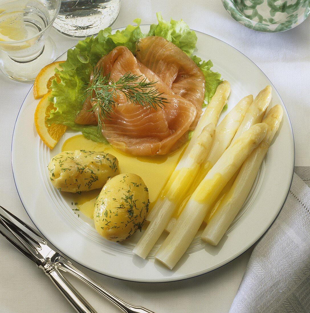 White asparagus with salmon, potatoes and orange sauce