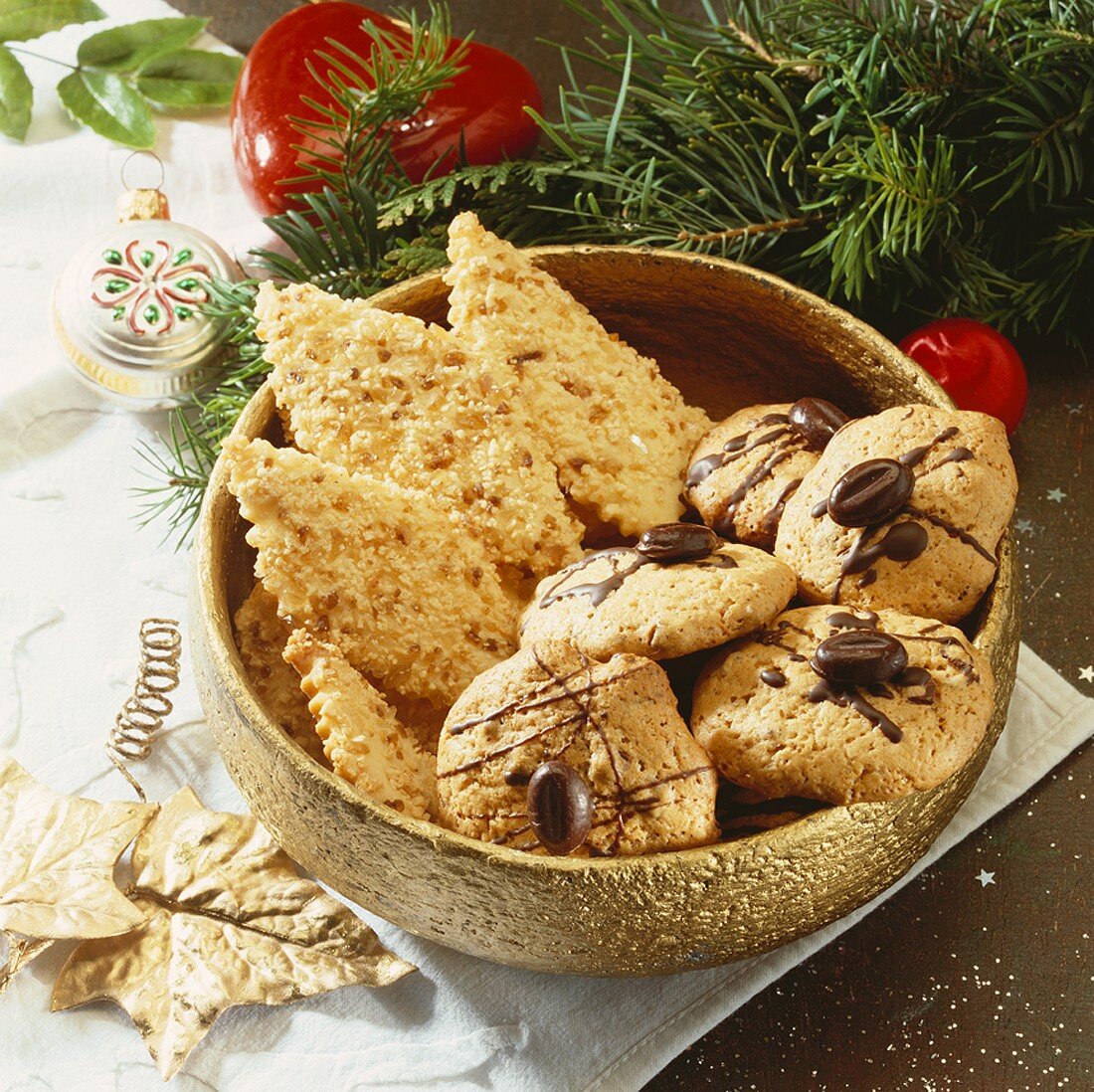 Schoko-Cookies und süsse Mürbteigrauten zu Weihnachten