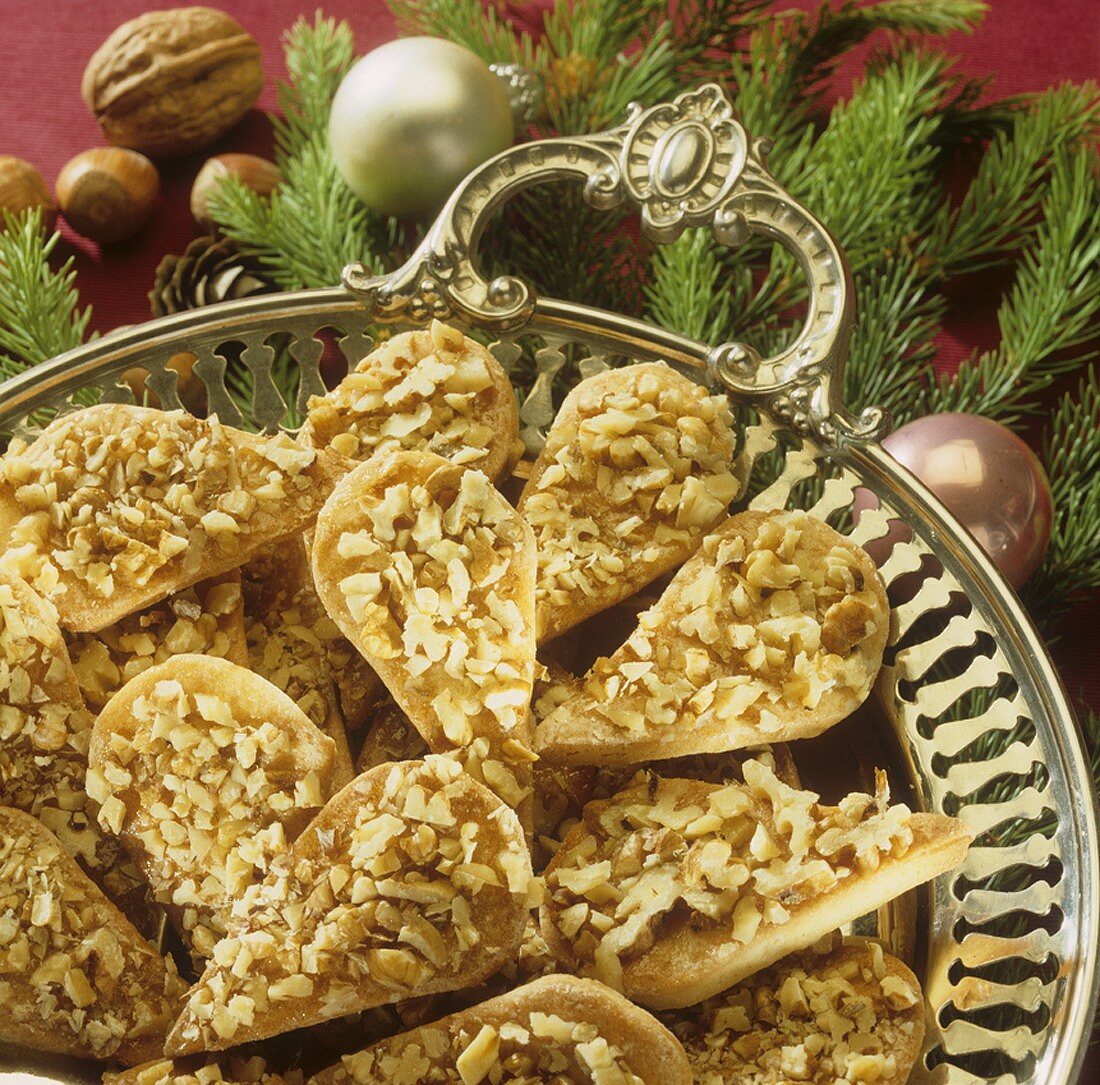 Christmas biscuits: nutty leaf biscuits