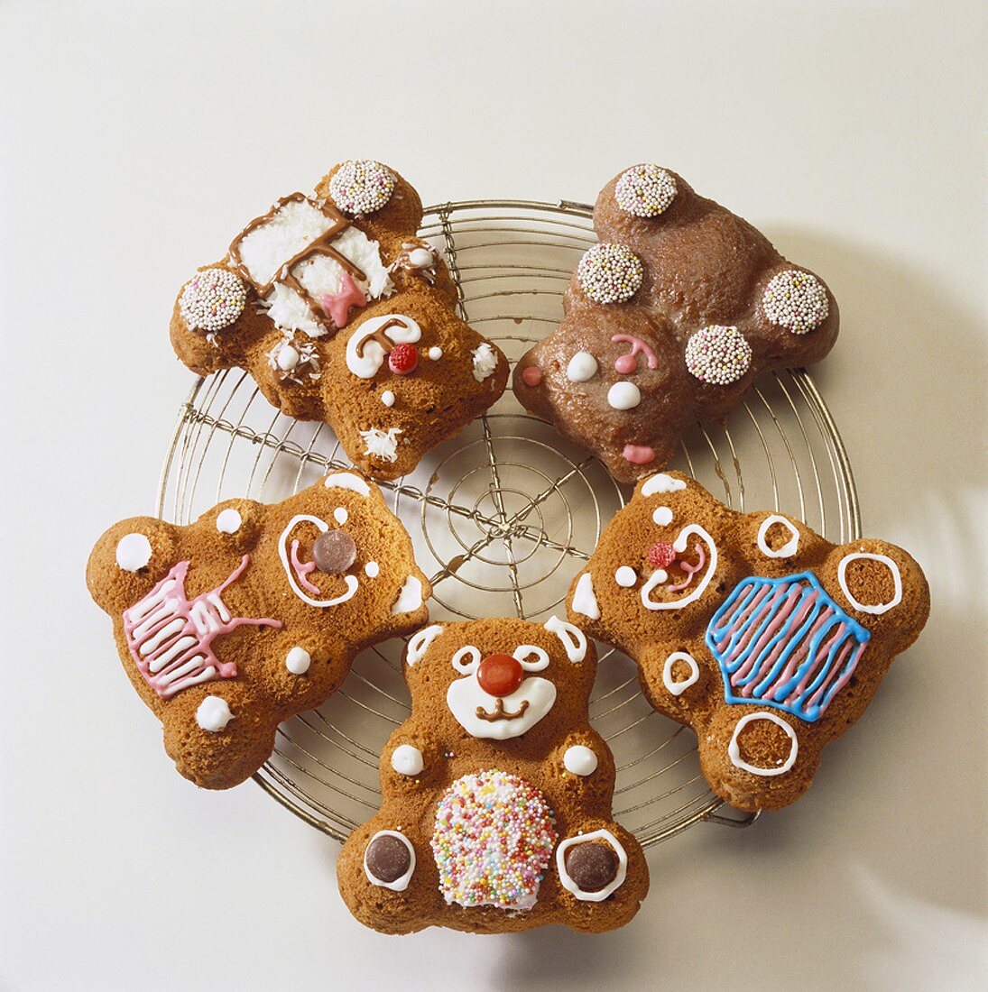 Four chocolate bears (sponge mixture)