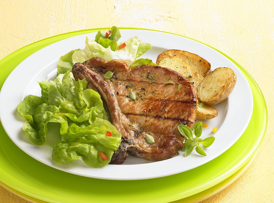 Grilled pork chop with fried potatoes