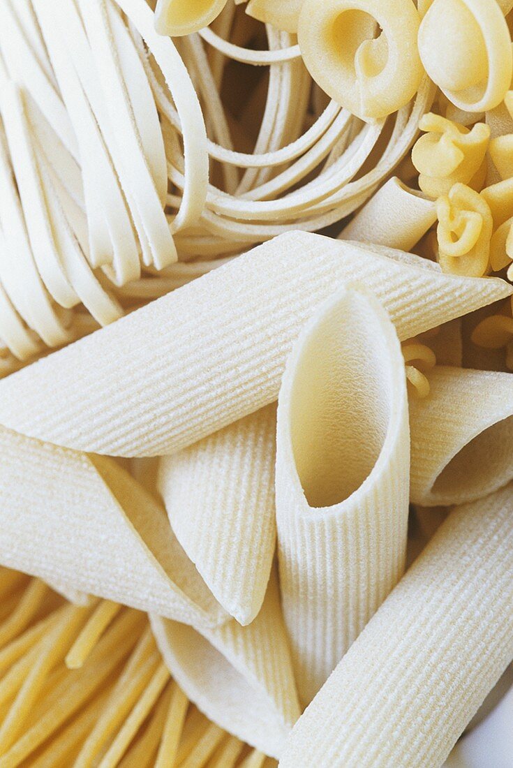 Various types of pasta (close-up)
