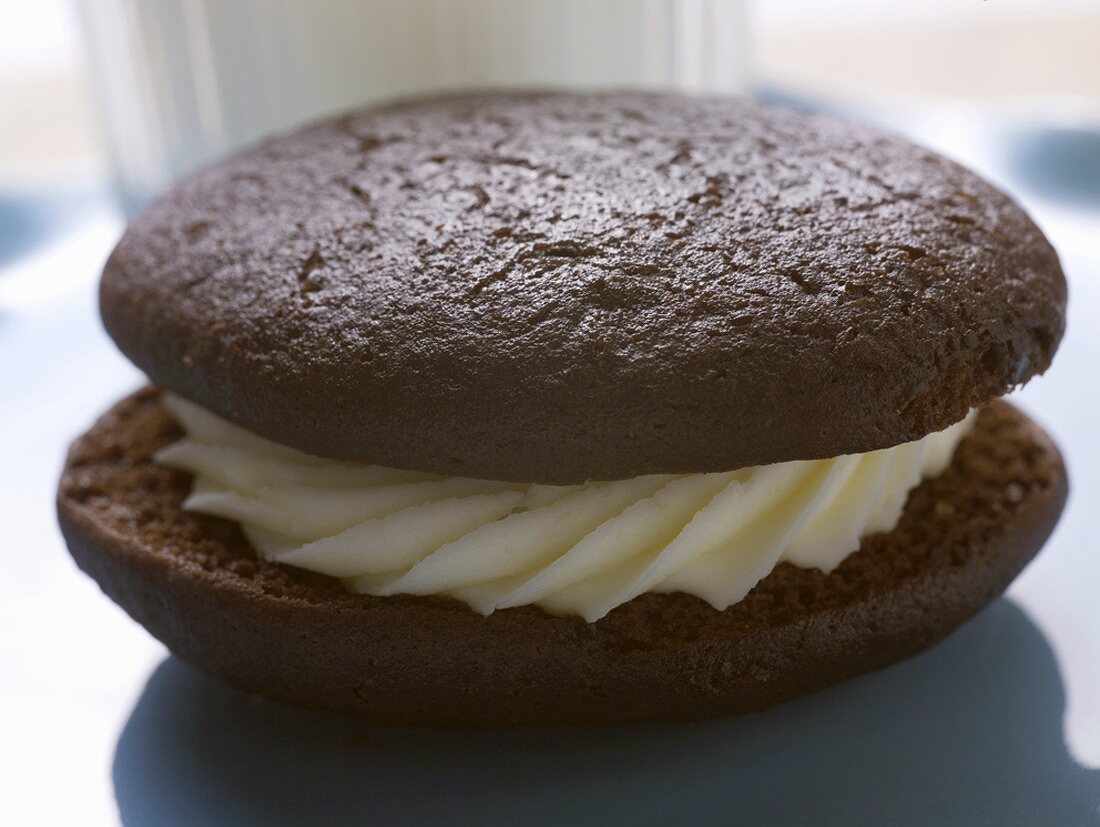 Whoopie pie (filled, round chocolate cakes, USA)