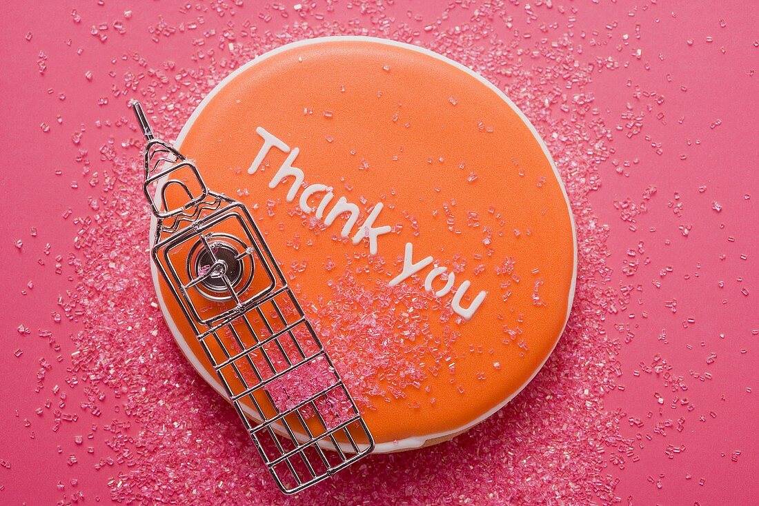 An English biscuit with the words 'Thank you'