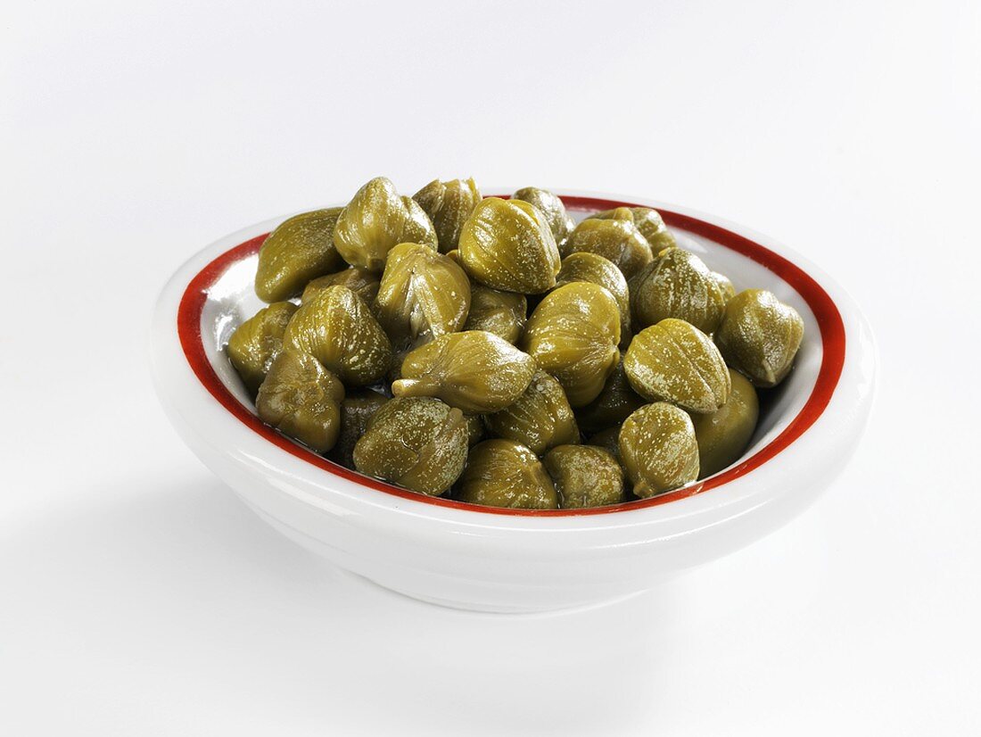 Capers in a small bowl