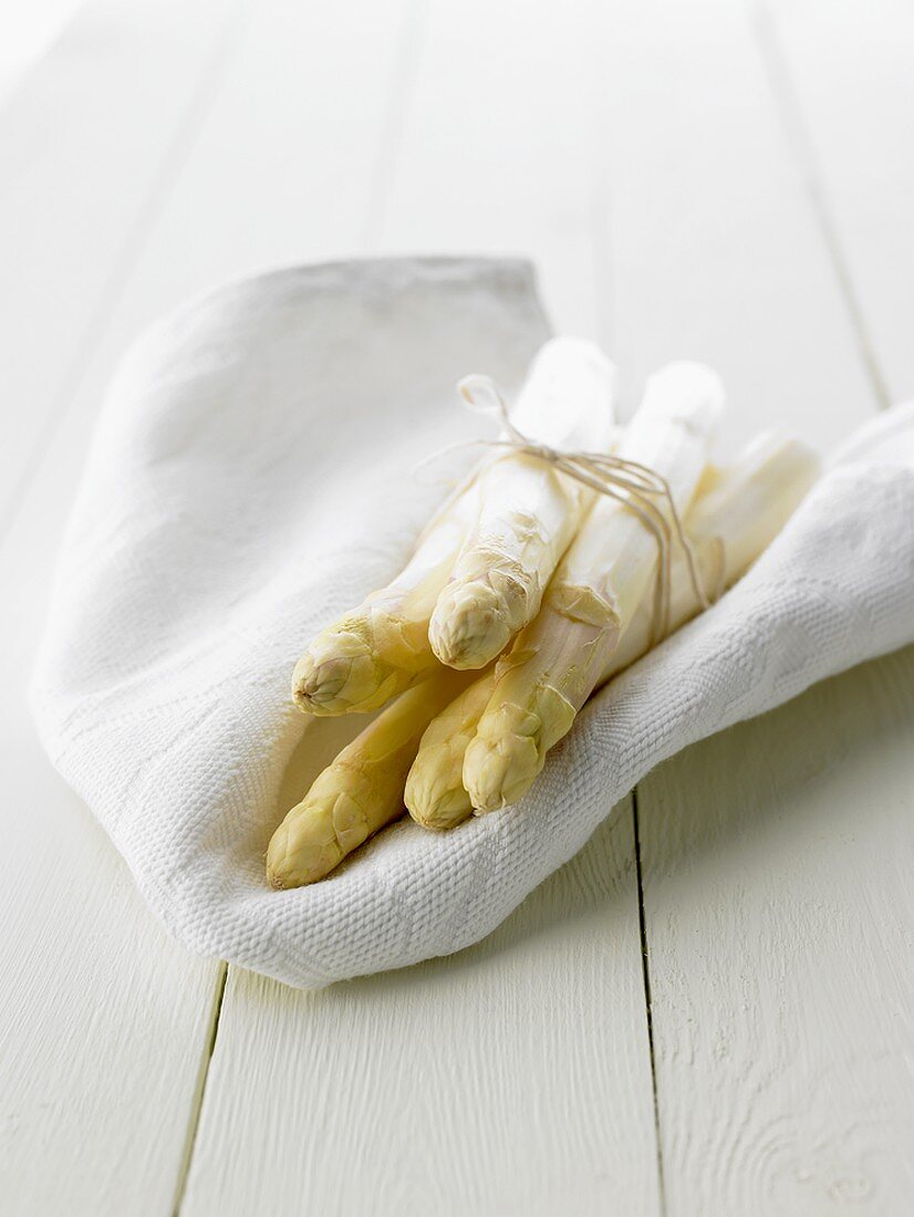 White asparagus on white cloth