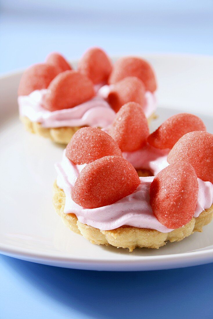 Strawberry cream tarts with jelly sweets