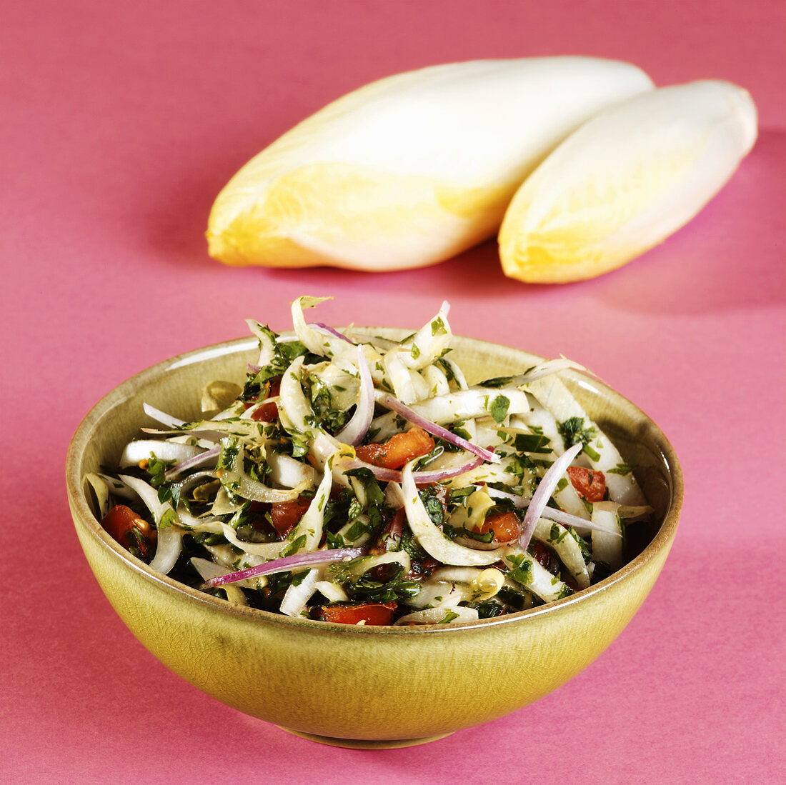 Chicoreesalat mit Kräutern