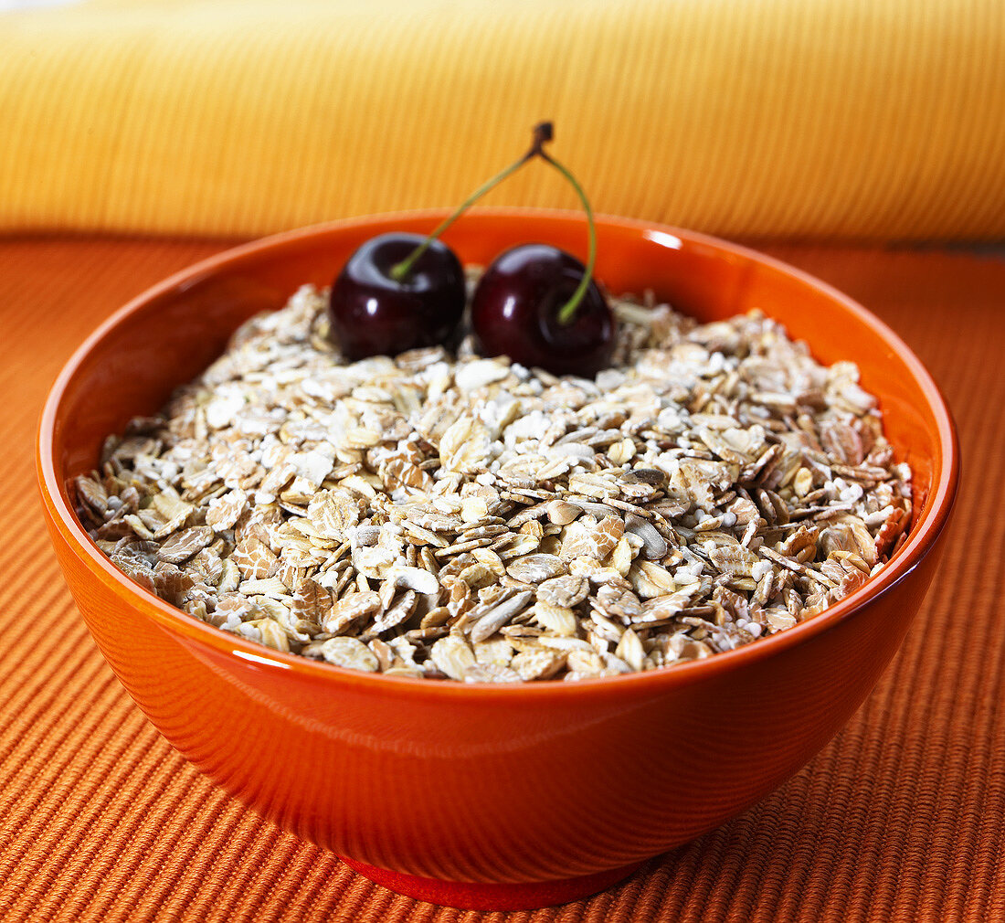 Amaranth muesli in a bowl