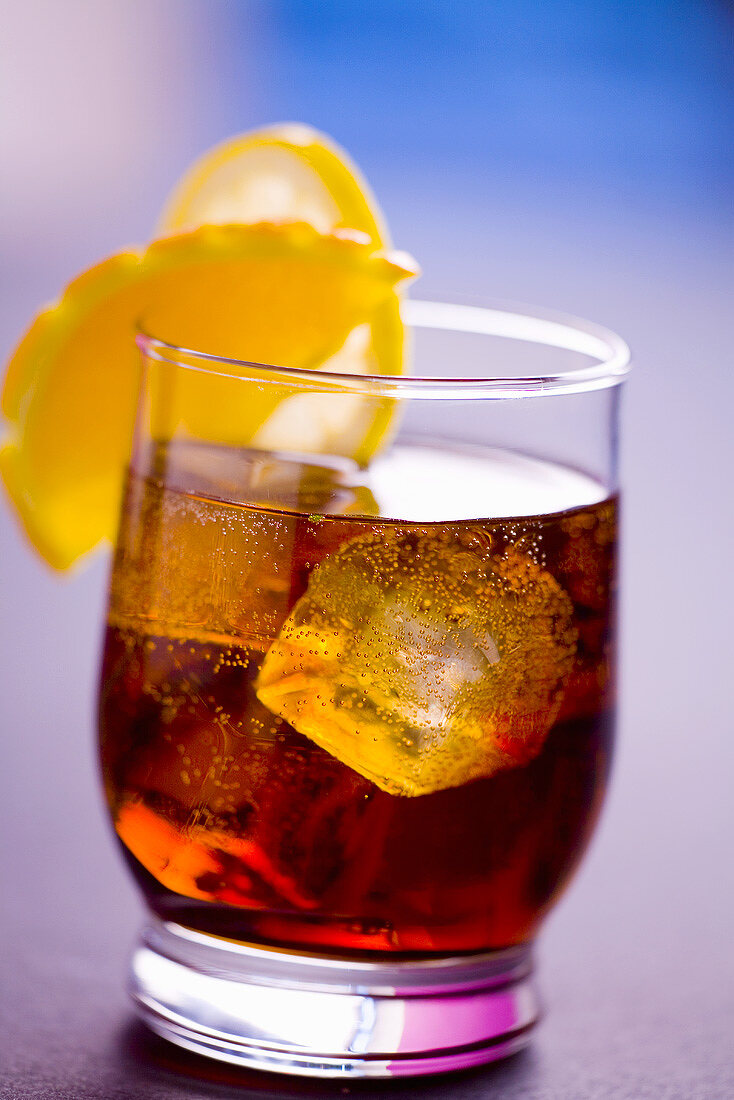 Bira Puera (Cocktail mit Bacardi, Cherry Brandy Liquer, Cola)