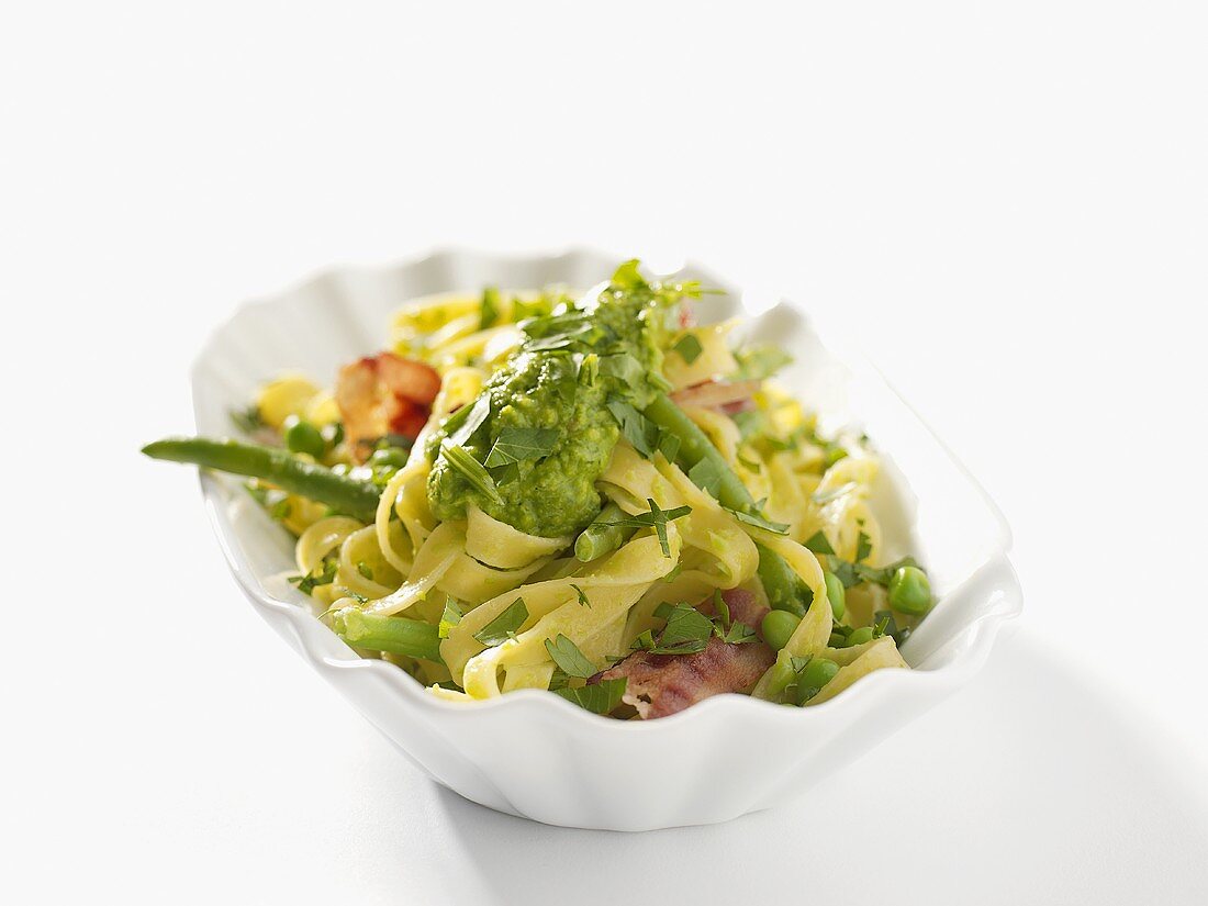 Fettuccine with green sauce
