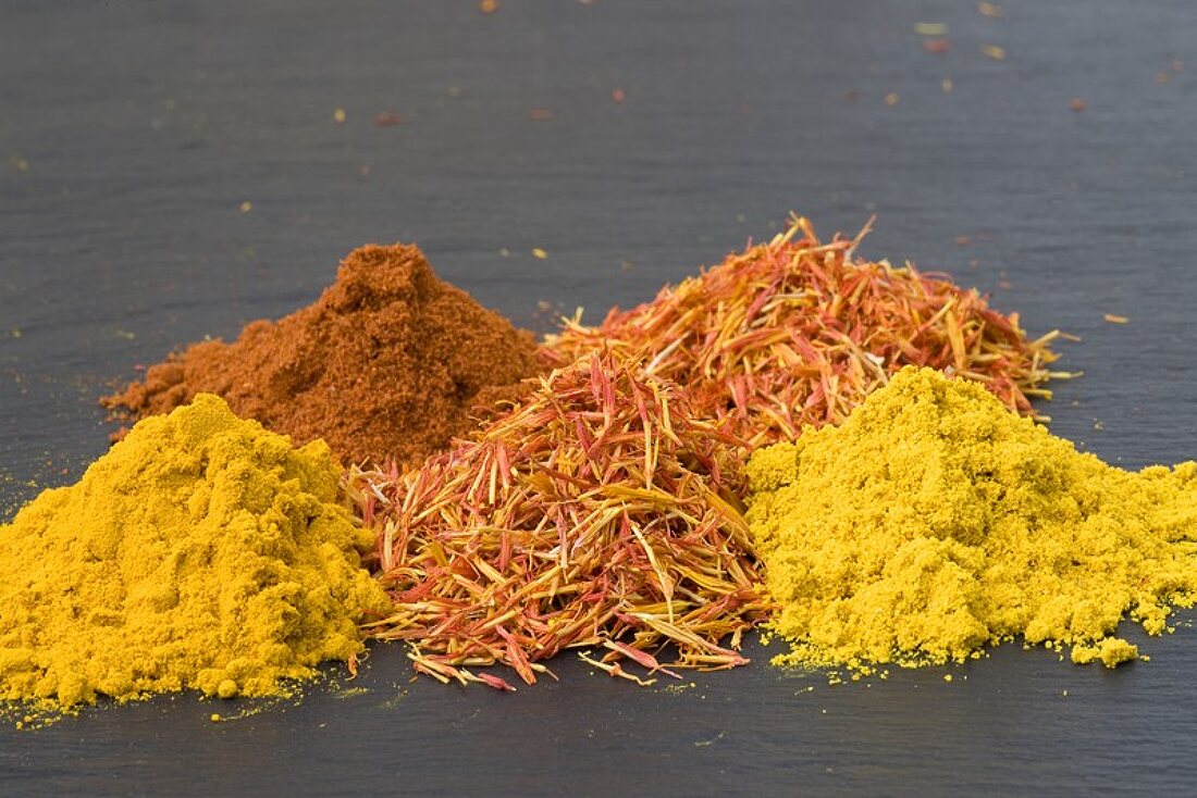 Curry powder, saffron and ground paprika