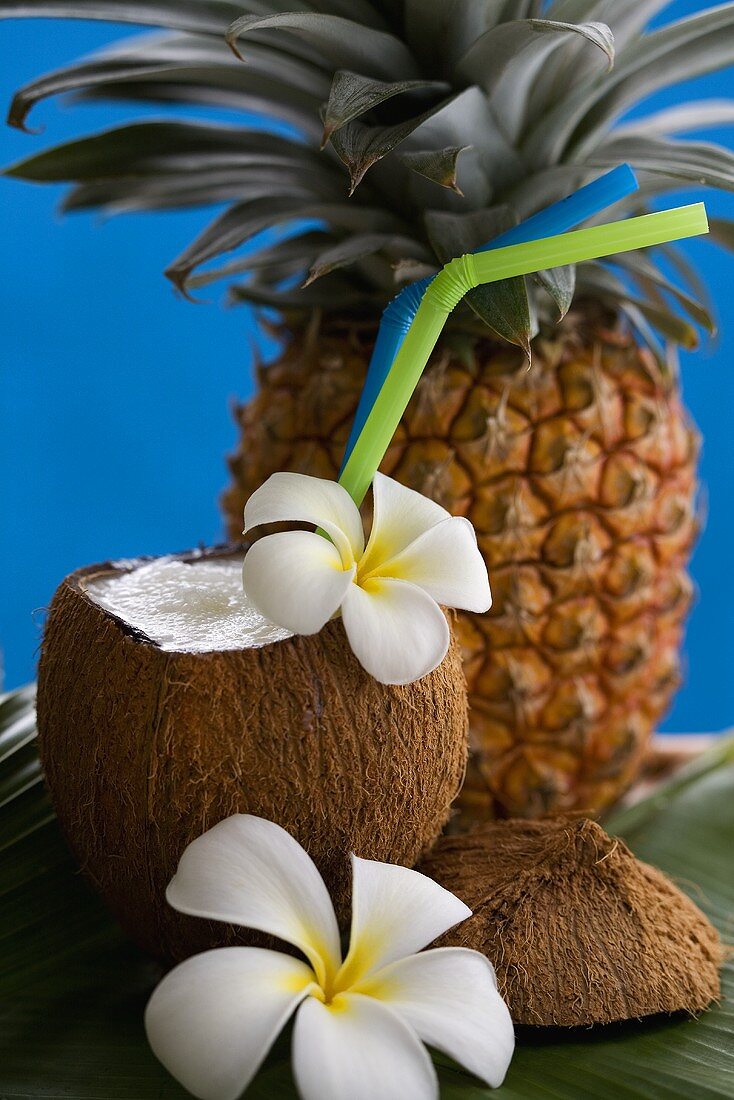 Pina Colade in ausgehöhlter Kokosnuss