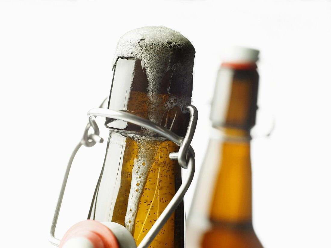 Flip-top bottle with beer frothing out