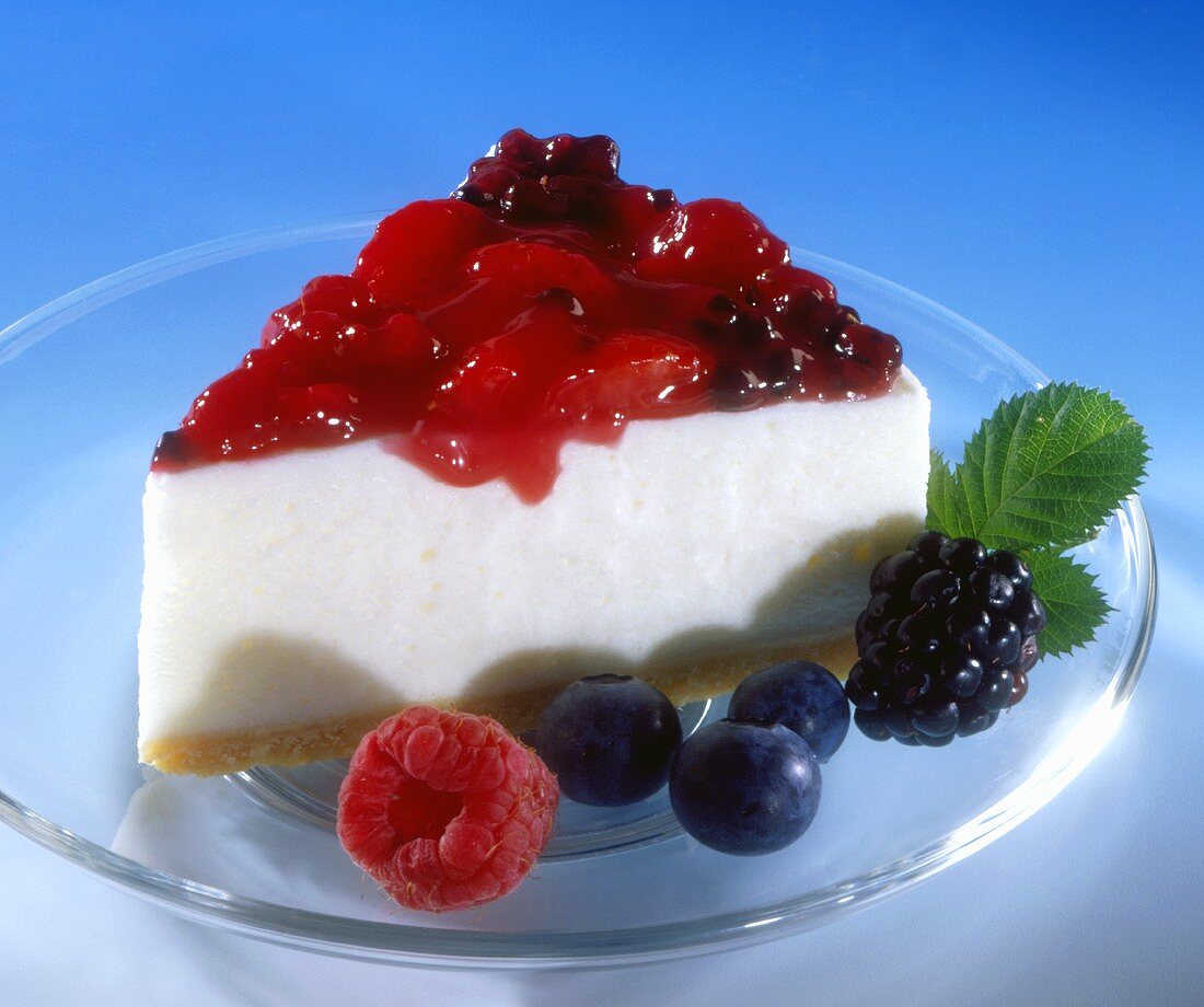 Yoghurt cake with berries