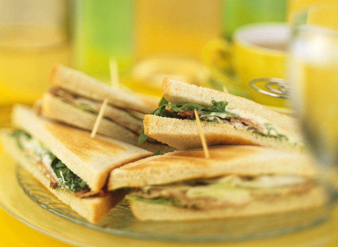 Tuna sandwiches (in toast)