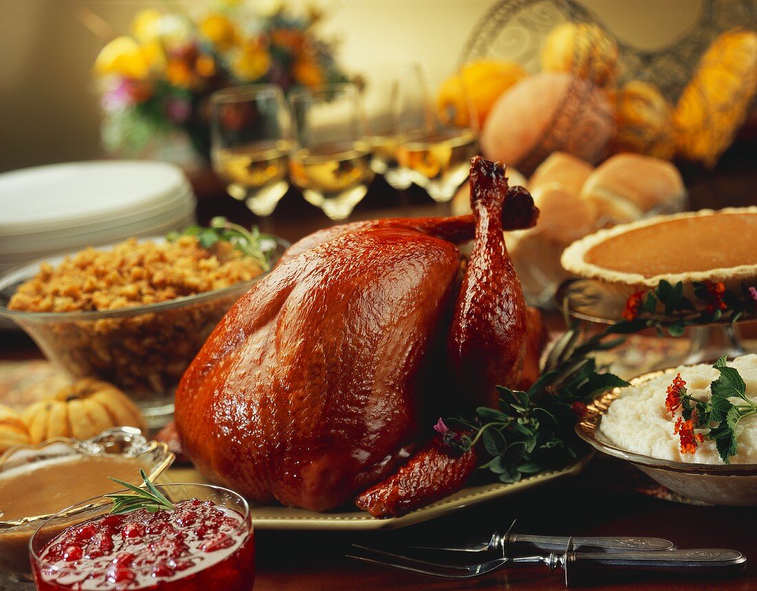 Truthahn mit Beilagen zu Thanksgiving
