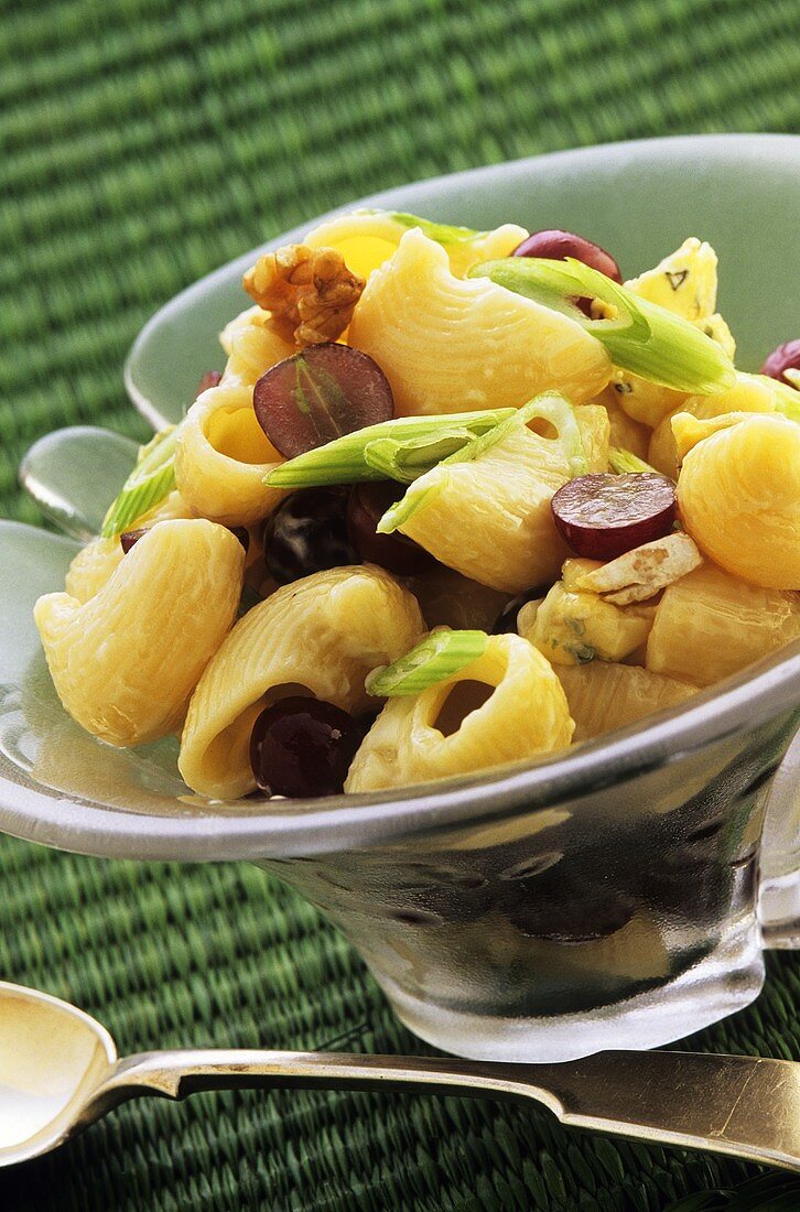 Pasta salad with grapes and spring onions