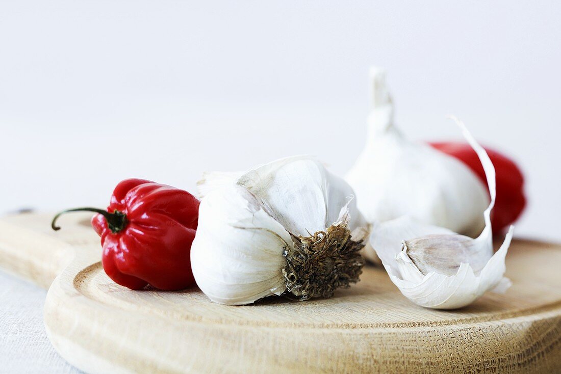 Garlic and lampion chillis
