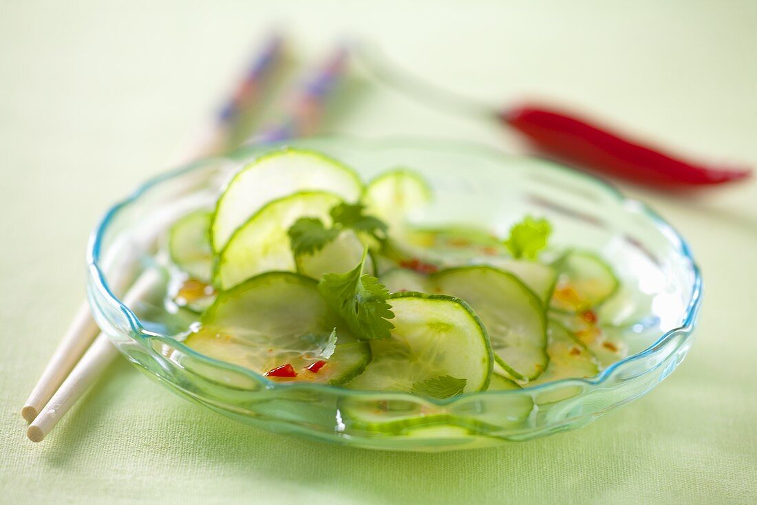 Gurkensalat mit Chilidressing (Thailand)