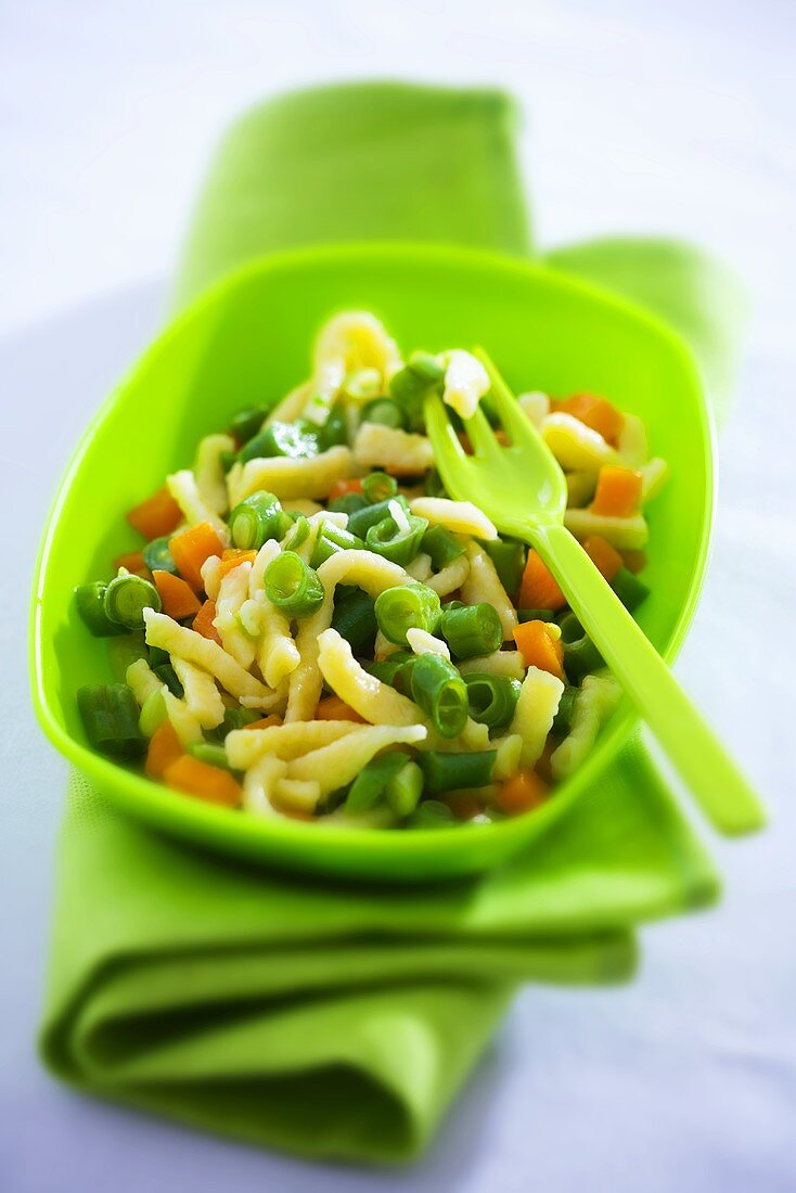 Pasta with green beans and carrots