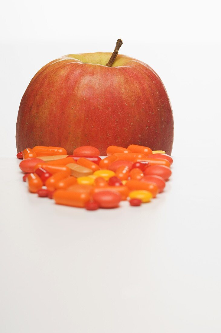 Vitamin tablets and an Elstar apple