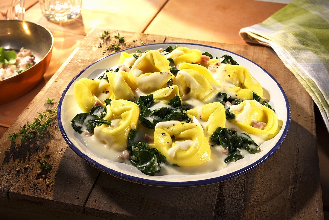 Tortellini with spinach and cream sauce