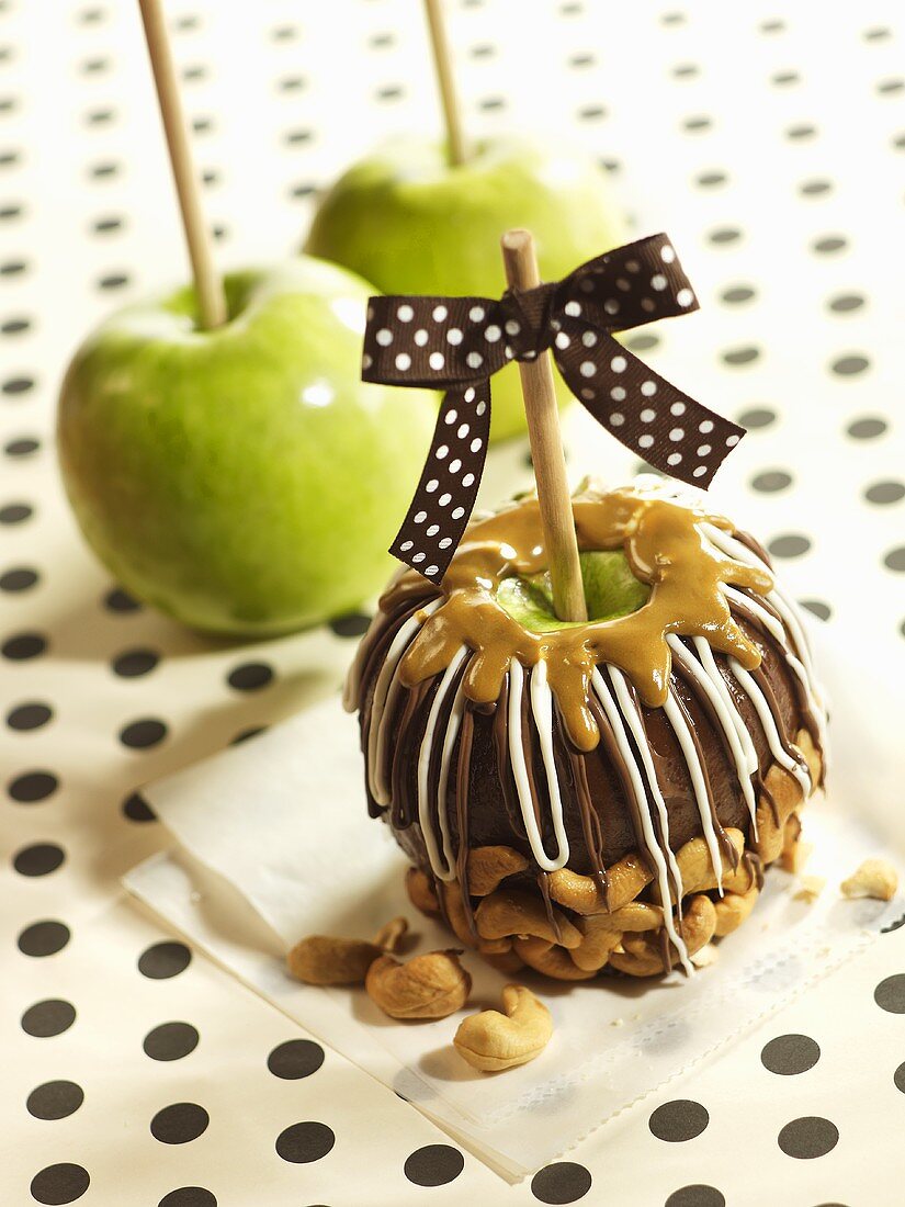 Granny Smith apples with caramel sauce, chocolate coating and cashews