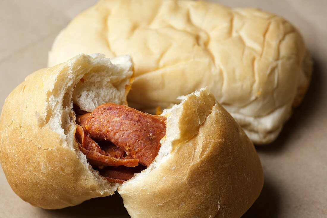 Gefülltes Brötchen mit Peperoniwurst (West Virginia State Food)