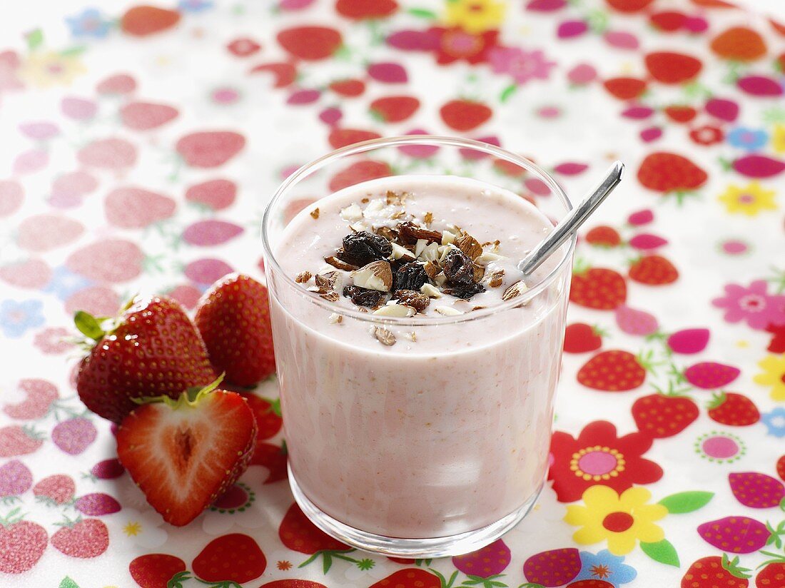 Strawberry smoothie with cereals