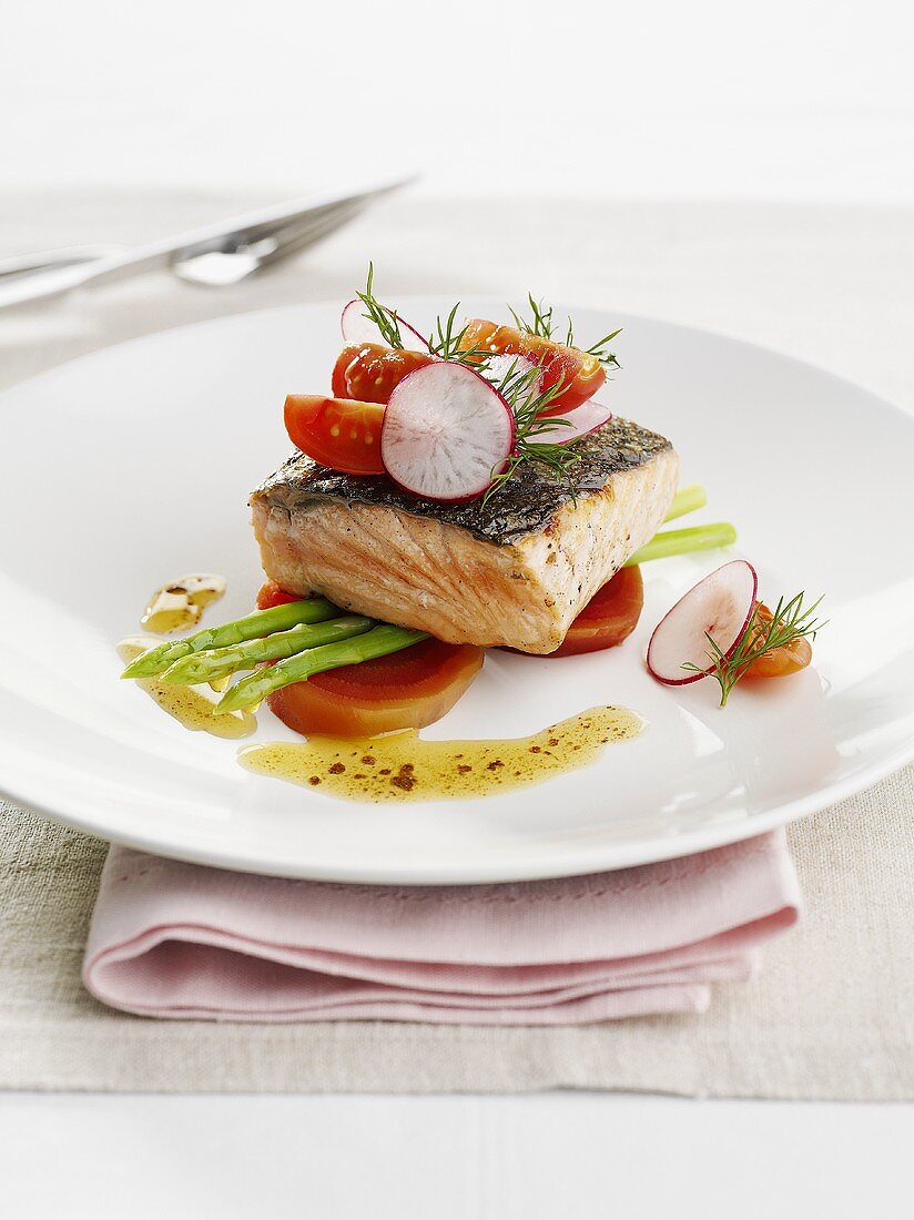 Salmon fillet with vegetable salad