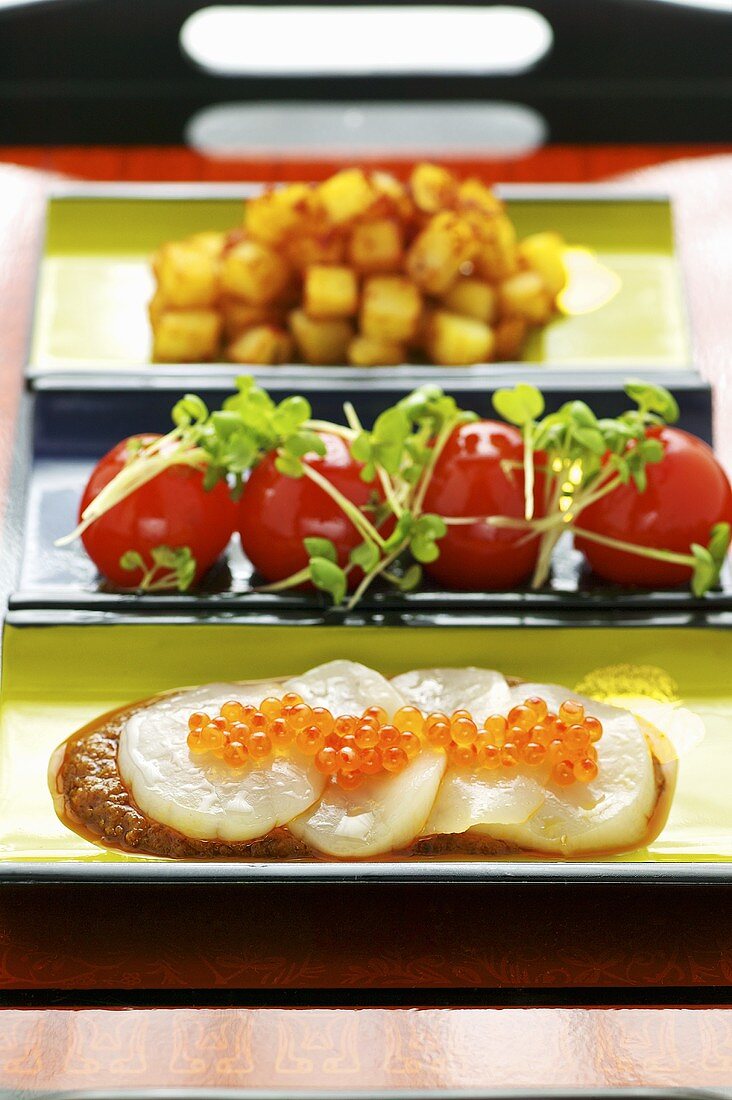 Potato masala with scallop sashimis and cherry tomatoes (Asia)
