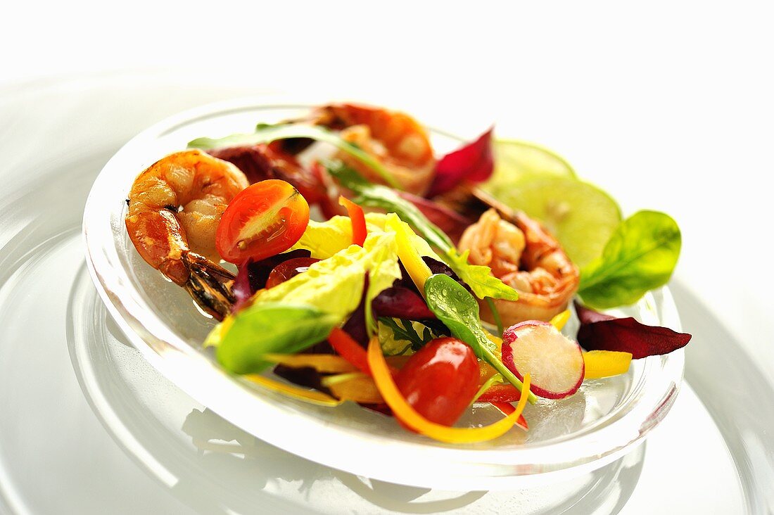 Mediterranean salad with scampi