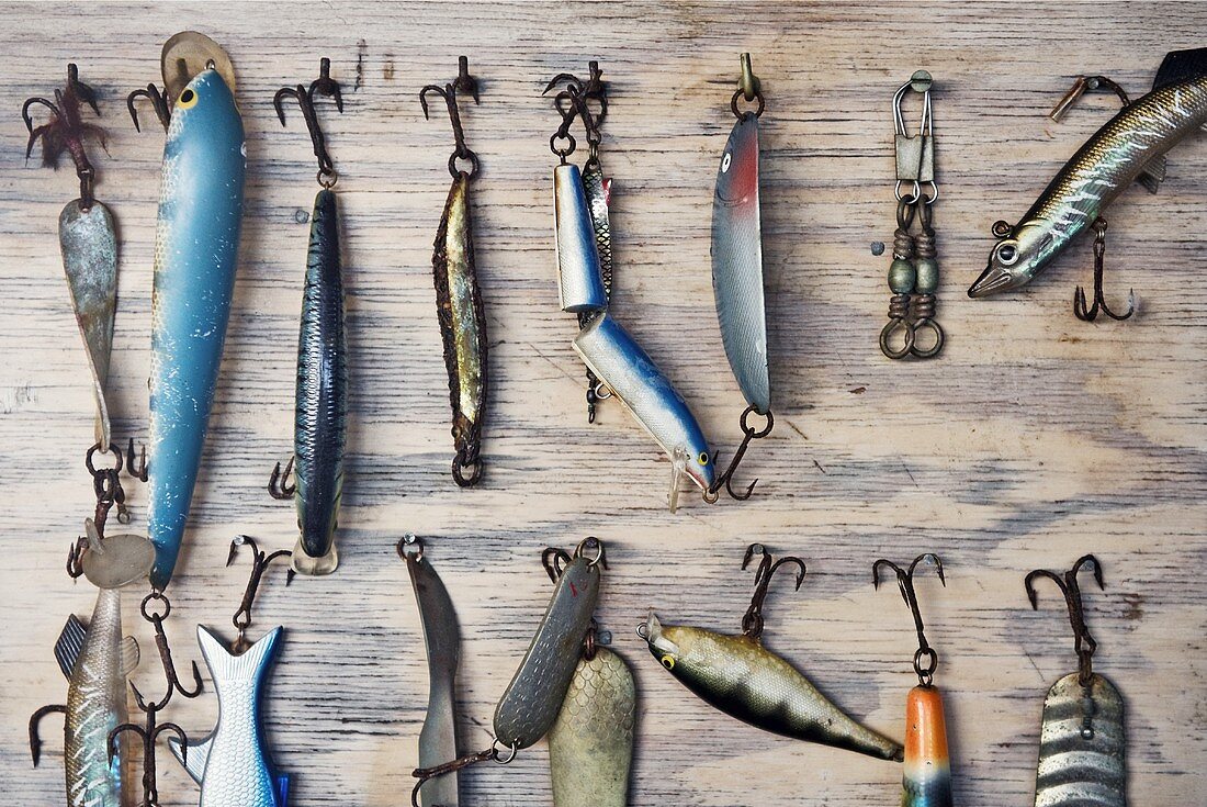 Assorted fish hooks