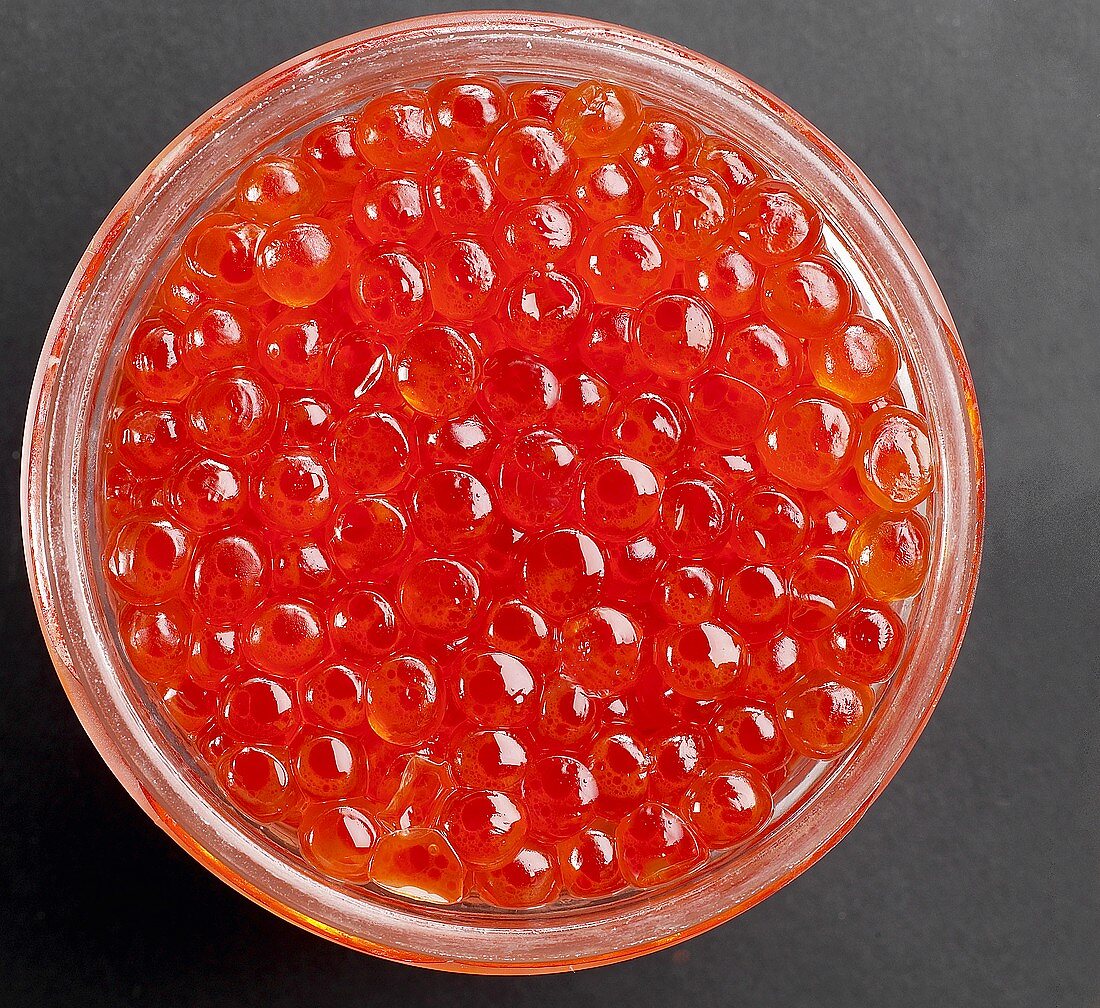 Lachskaviar im Glasschälchen