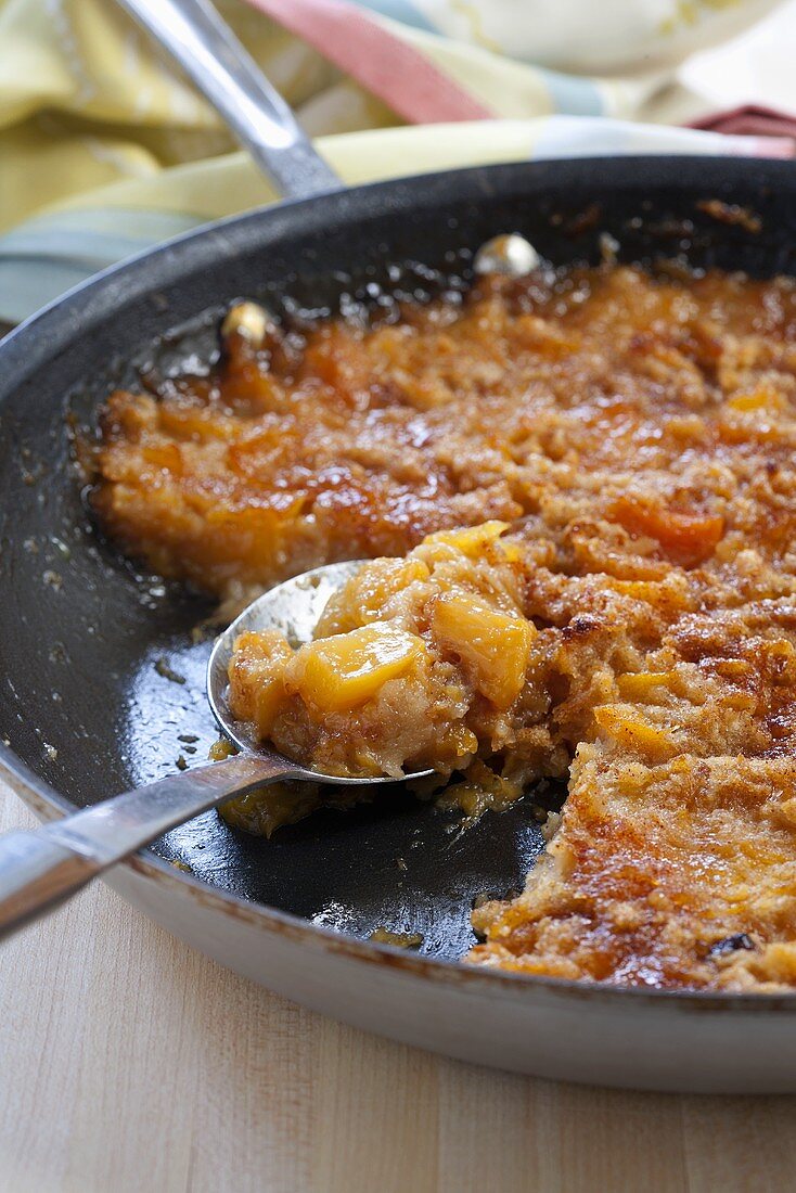 Peach Brown Betty (Pfirsich-Brot-Dessert, USA)