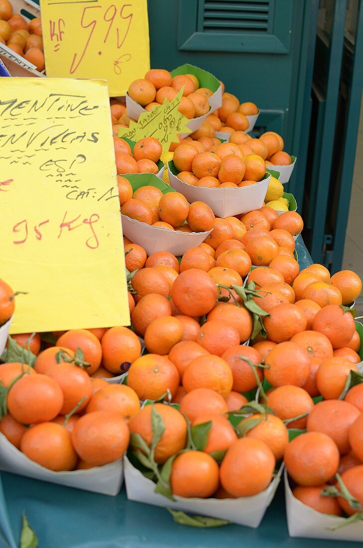 Frische Clementinen auf dem Markt