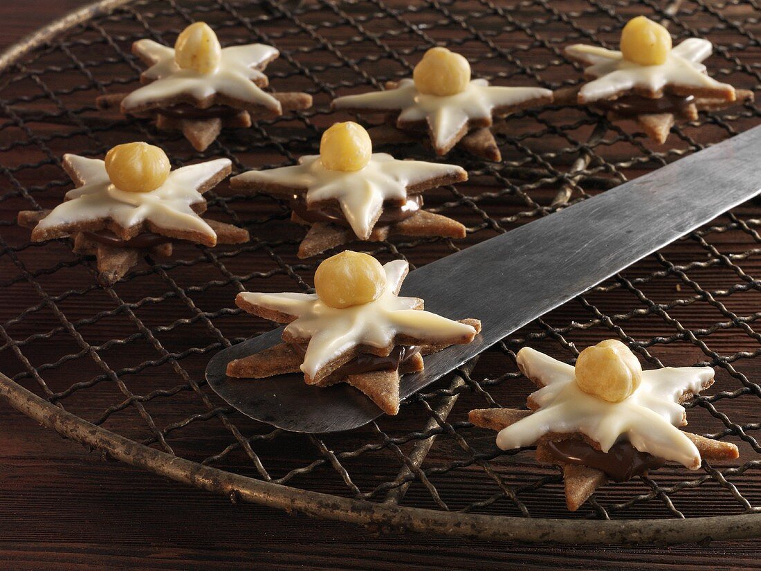 Nougat stars with hazel nuts on a cooling rack