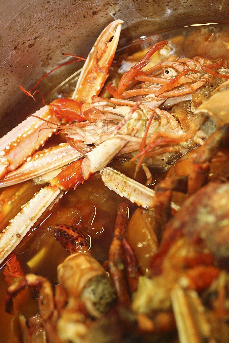 Cooking crustacean broth