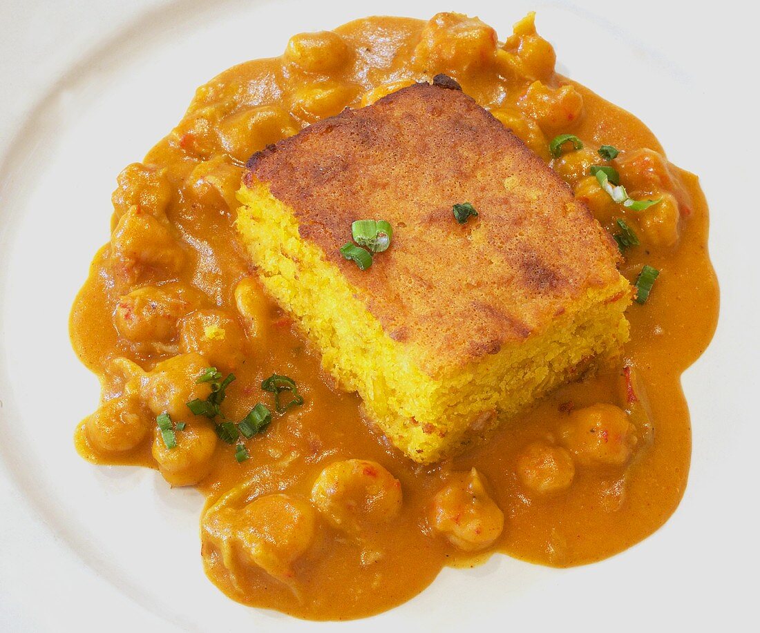 Maisbrot mit Crawfish Etouffee (USA)