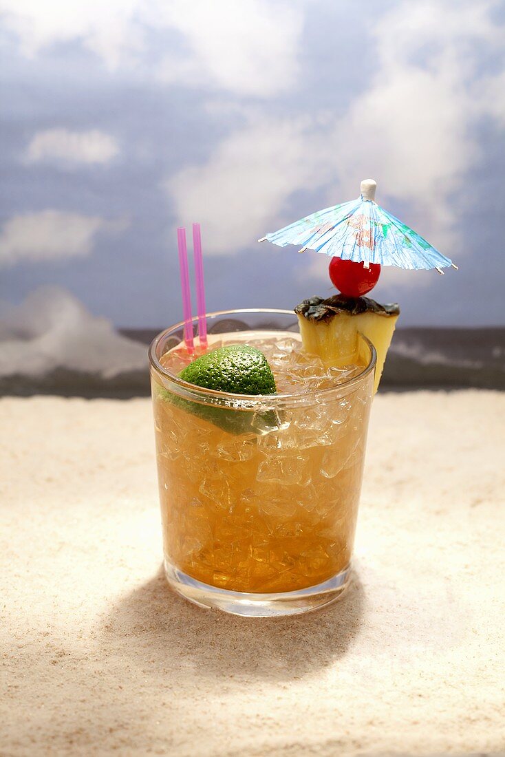 Ein Mai Tai am Strand