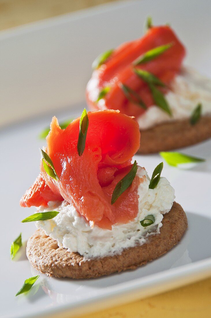 Smoked salmon with cream cheese and chives on a cracker