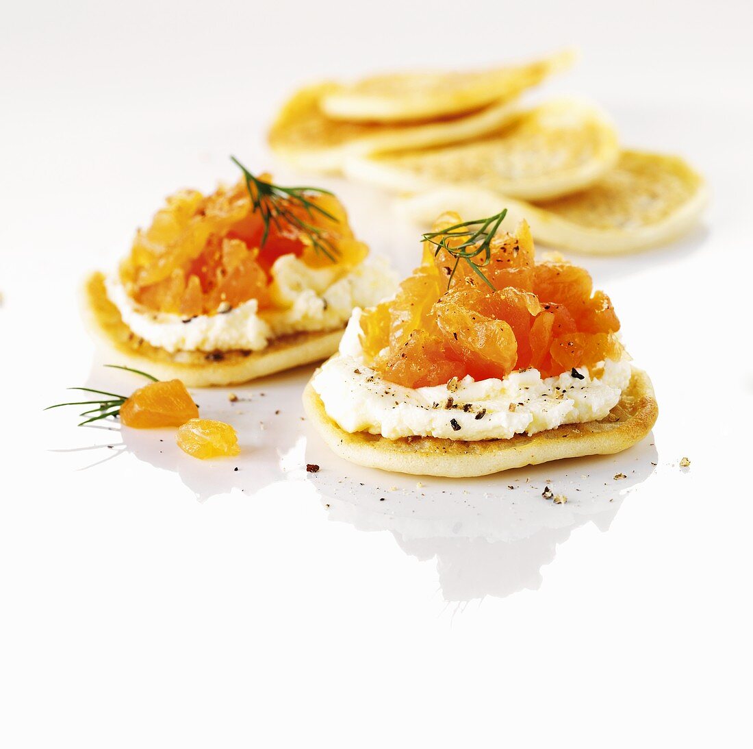 Blinis mit Räucherlachs und Frischkäse