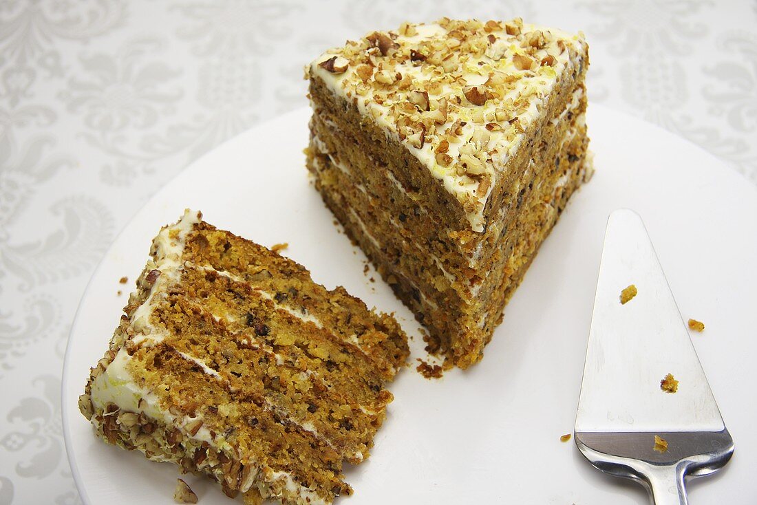 Poppy cake with butter cream and walnuts
